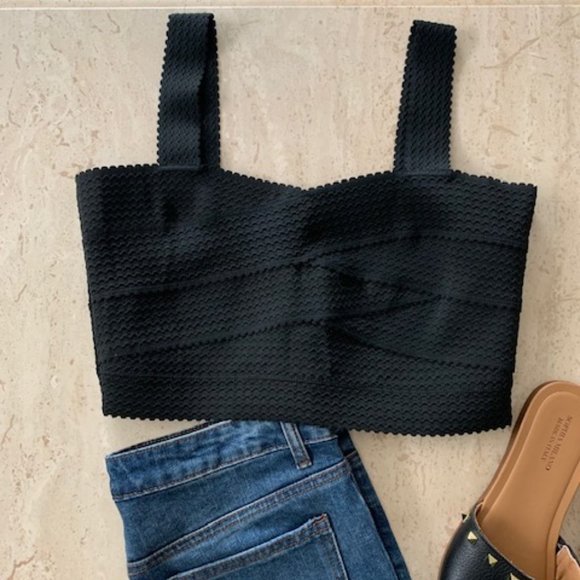 Scalloped Mod Crop Top - Picture 5 of 10